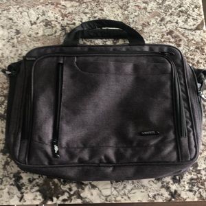 New Roots laptop bag